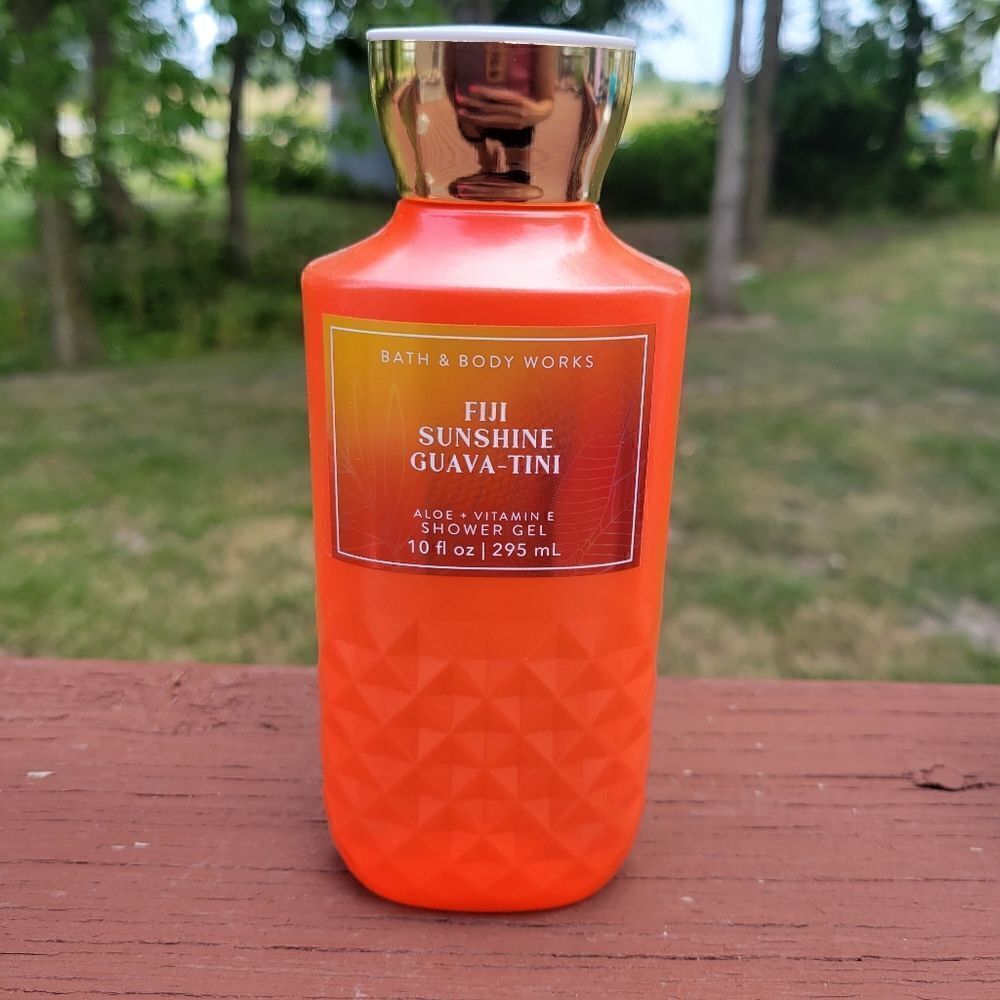 Bath and Body Works Fiji Sunshine Guava-Tini Shower Gel 10 Ounce Full Size 2022